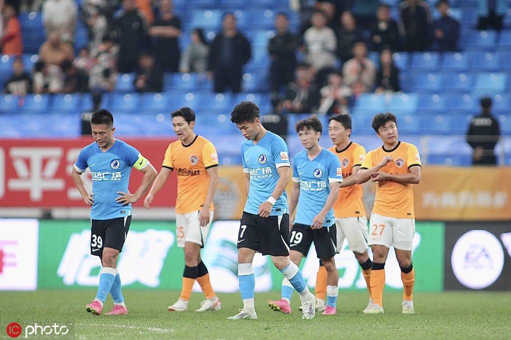 全场比赛结束，勒沃库森3-0云达不莱梅！